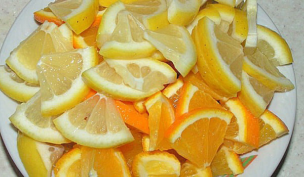 เราตัดส้มและมะนาวด้วย lobules
