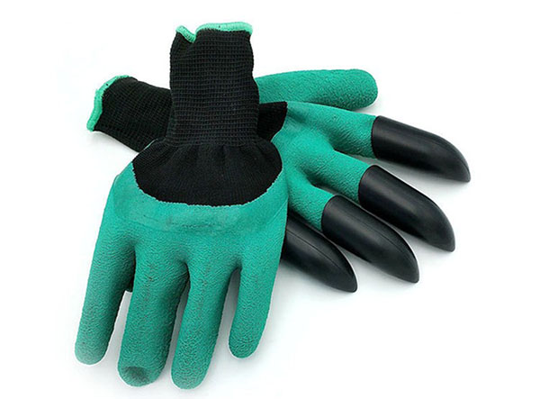 一双带爪子的橡胶手套