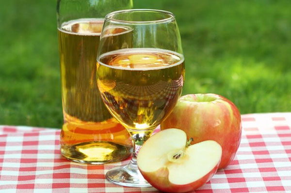 苹果汁的葡萄酒