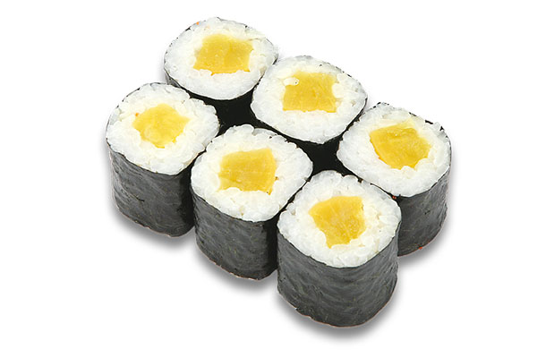 sushi dengan daikon jeruk
