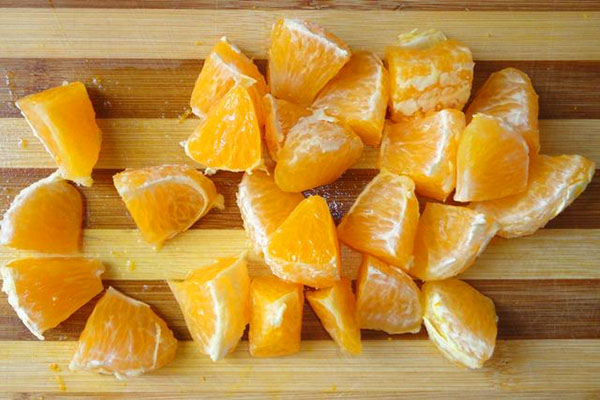 清洁和切割柑橘类水果