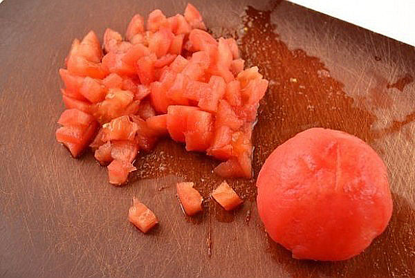 tomato dalam kiub kecil