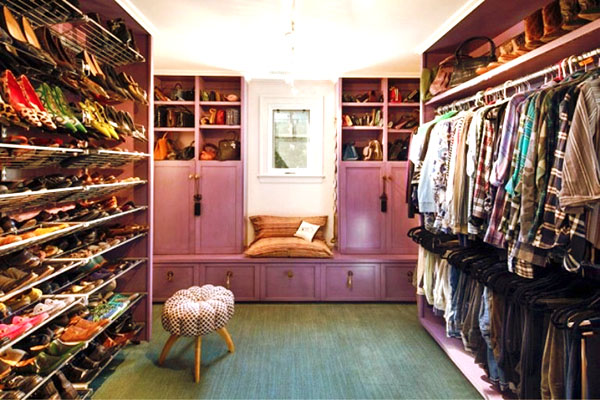 велика гаража за ципеле у гардероби