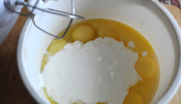 cambuk telur dengan krim