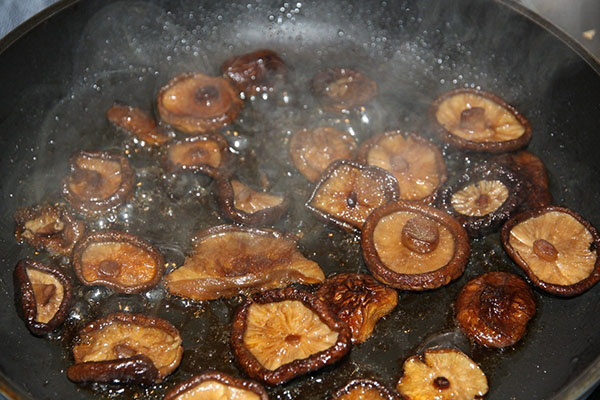 frite cogumelos shiitake