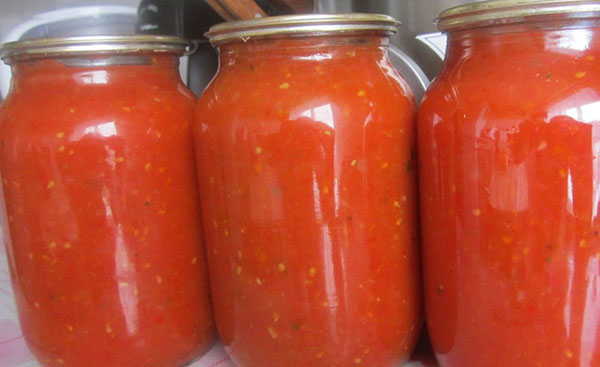 paradajková šťava v plechovkách