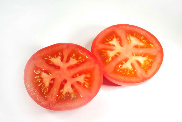 att skära tomater