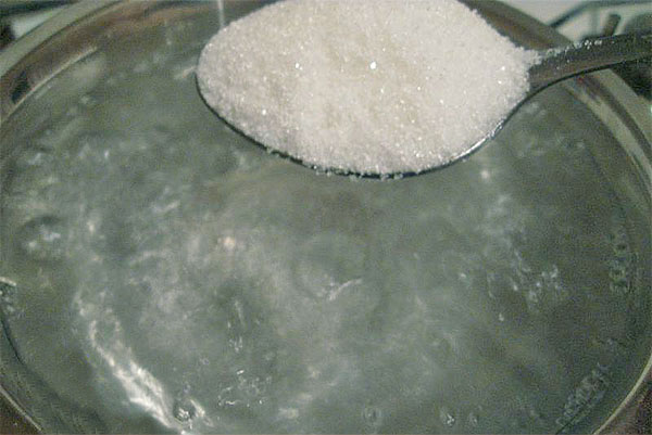 варить маринад с сахаром и солью
