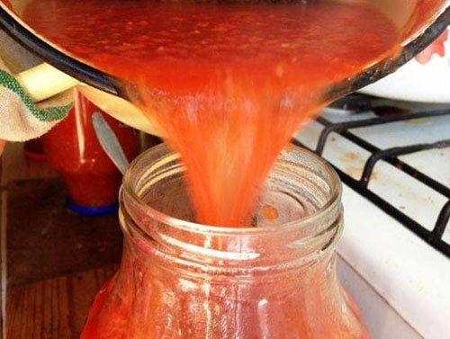 倒入西红柿汁