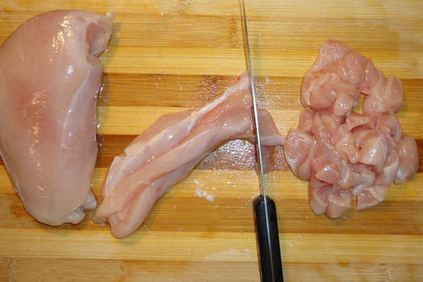 memotong daging