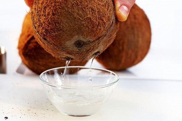 att dränera kokosnötjuice