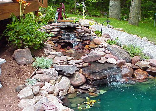 rybníka s fontánou