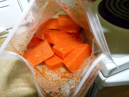 Zmrazená mrkva je vynikajúcim doplnkom k polievke v zime.