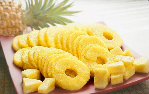 Stemul central din ananas nu este folosit din cauza rigidității sale