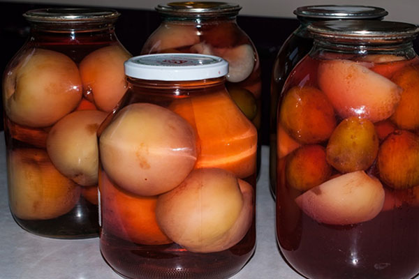 compote van perziken voor de winter