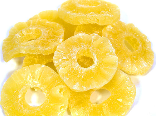 V sušenom ananase sú minerály, vláknina a komplex vitamínov
