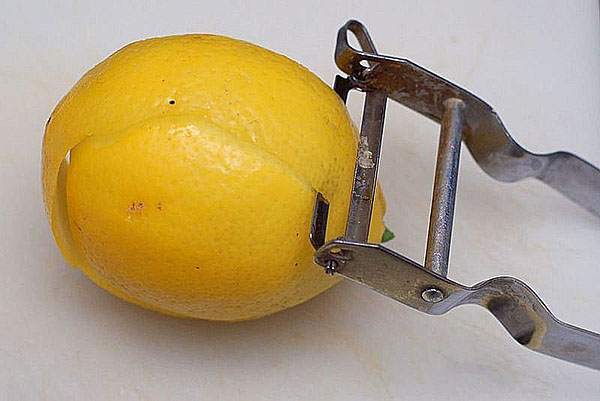 pašalinti citrinos žievelę