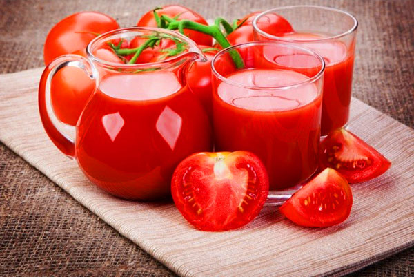 pomidorų sultys su prieskoniais