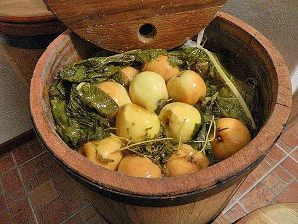 geweekte appels in een vat