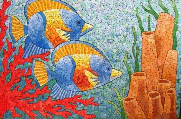 Mosaikk av en fisk under vann