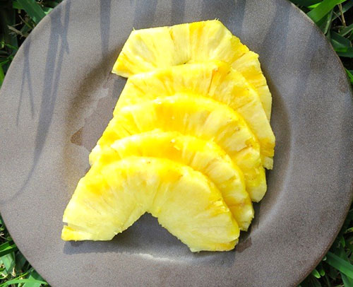 En begrenset mengde ananas vil ikke skade