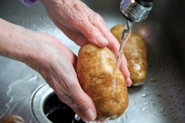Înainte de germinare, cartofii se spală