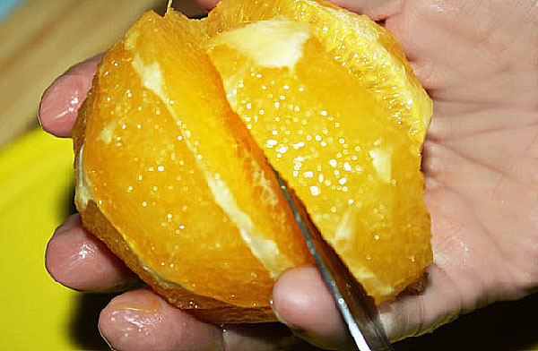 schil en snij de sinaasappel