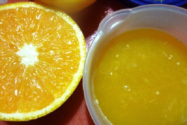 отжать сок апельсина
