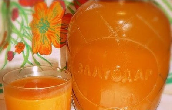 abrikoos-oranje compote met pulp