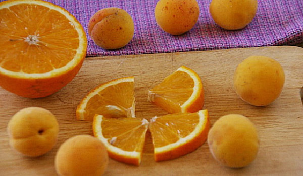skär en orange för kompote
