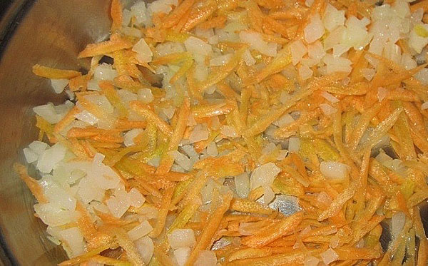 fritar cenouras com cebolas