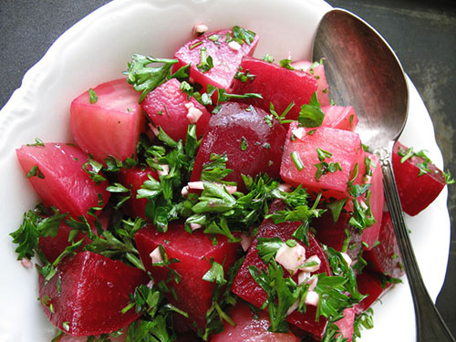 Salatele din sfecla fiarta pot fi consumate in timpul remisiunii cu pancreatita