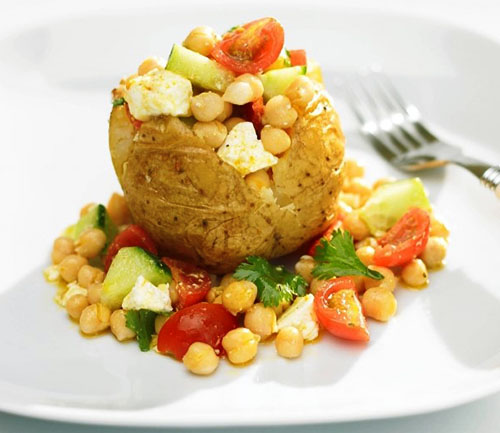 Bakad potatis med grönsaker