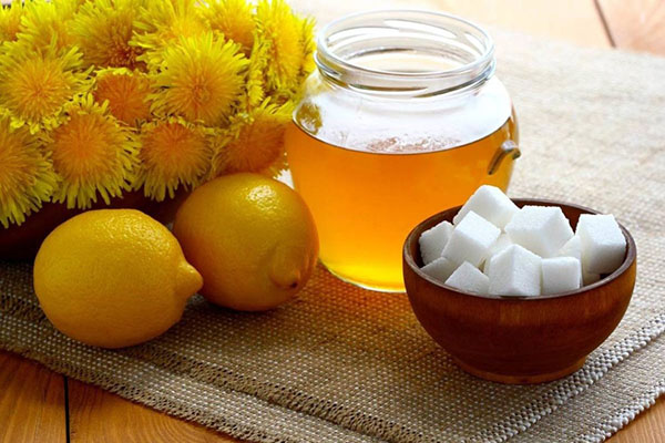 bahan-bahan untuk penyediaan madu dari dandelion