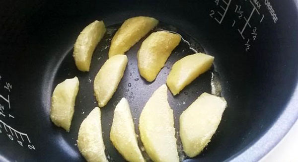 stoof aardappels in een multivark