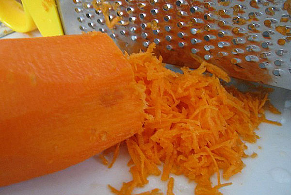 Forbered gulrøtter for kaviar