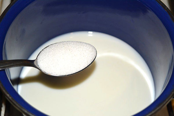 varené mlieko s cukrom