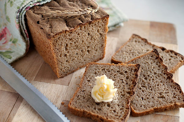 roti rai-gandum dalam pembuat roti