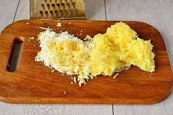 parut kentang dan telur