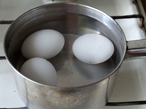 fierbe ouă