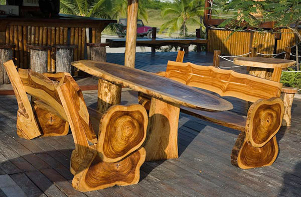 Mobilier din lemn natural