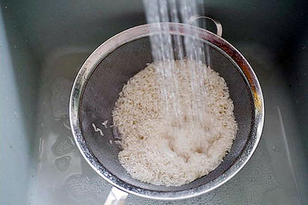 skölj och koka ris