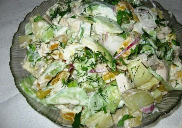 avokado ile tavuk fileto salatası