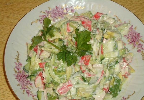 yengeç sopa ve avokado salatası