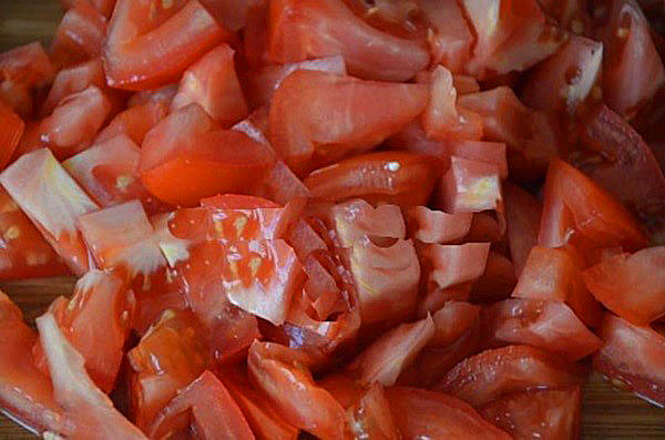 domates doğrayın