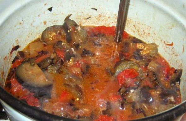варить салат в томатной пасте