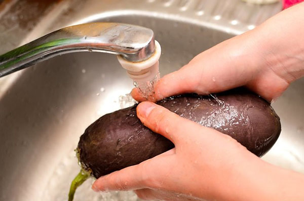 spălați legumele