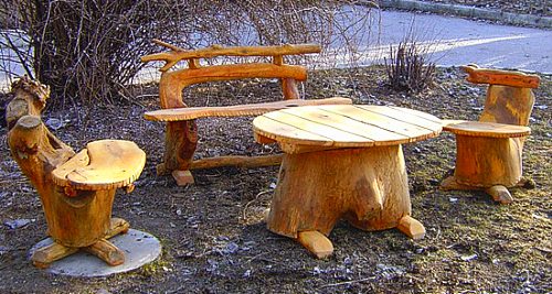 masă și scaune de copaci vechi Foto