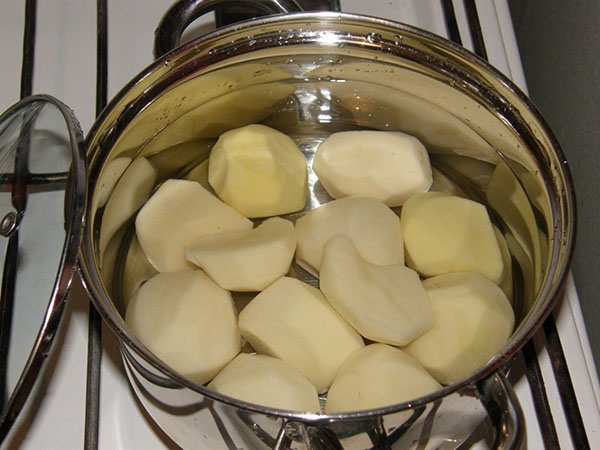 сварить очищенный картофель