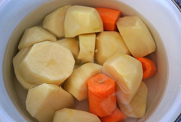 mendidih kentang dan lobak merah